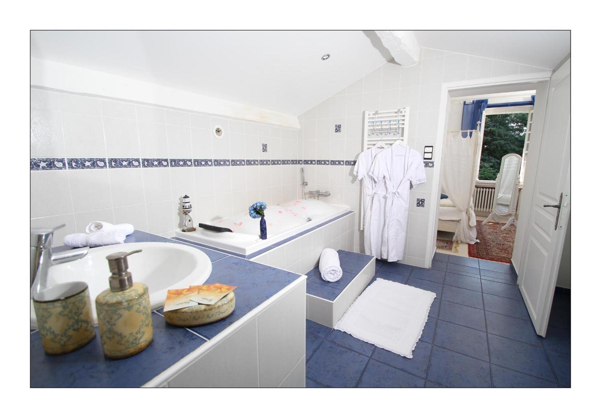 Villa Aimee Luxury Apartments With Heated Pool Vals-les-Bains Rum bild