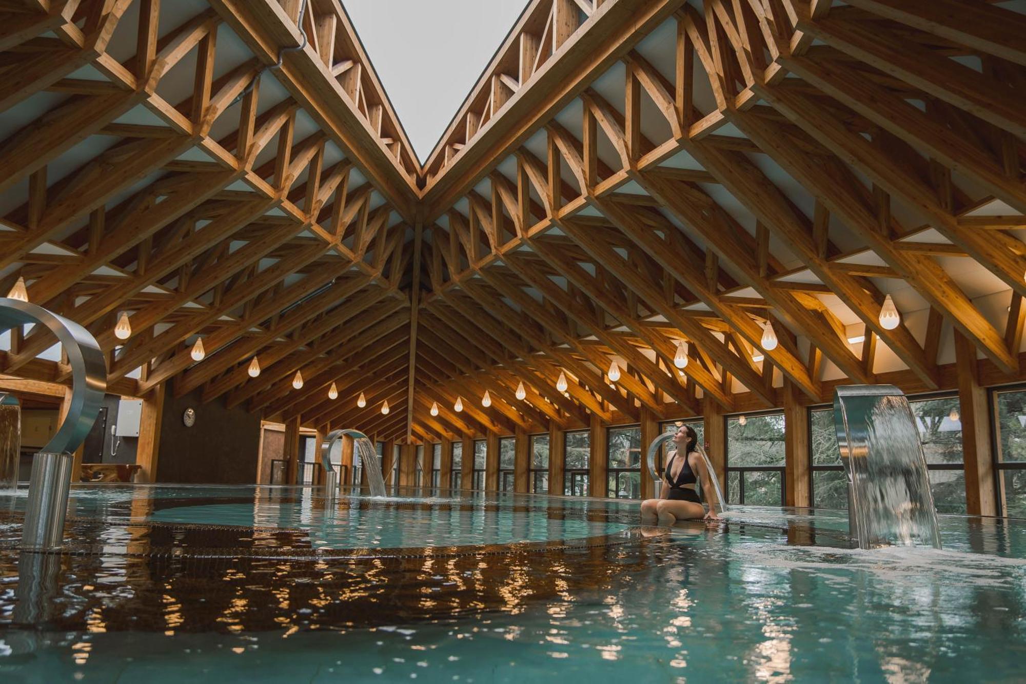Villa Aimee Luxury Apartments With Heated Pool Vals-les-Bains Exteriör bild